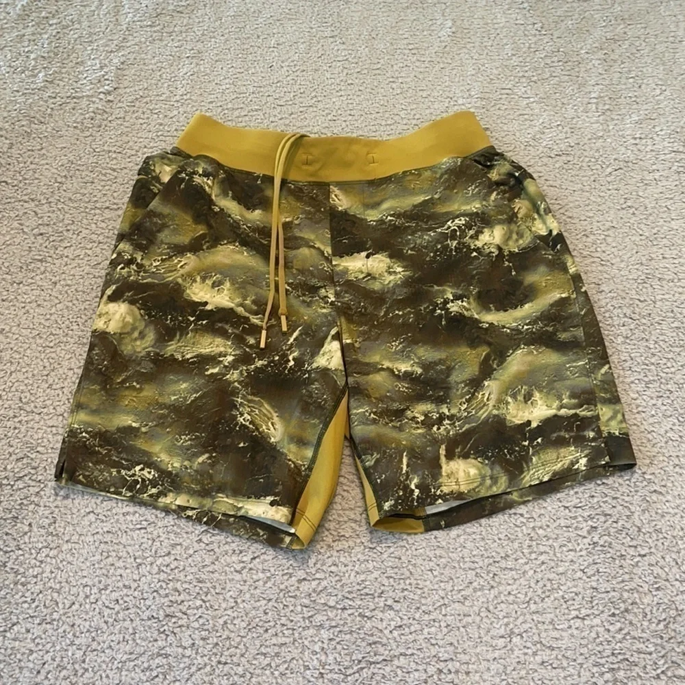 Lululemon T.H.E. Linerless Short - color High Dive Auric Gold Multi size M